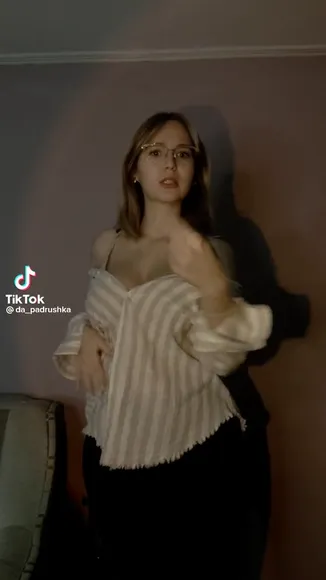 Emmabunnyf Striped Top Tease OnlyFans Video Leaked