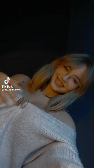Emmabunnyf Off Shoulder Sweater Tease OnlyFans Video Leaked
