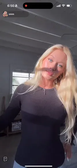 Emmalynnaomi Black Long Sleeve Tease OnlyFans Video Leaked