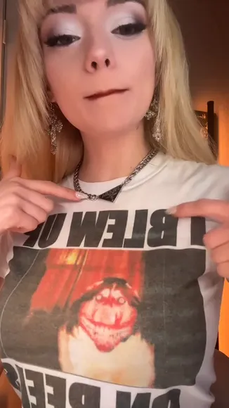 Emmasmyspaceasmr Graphic Tee Tease OnlyFans Video Leaked