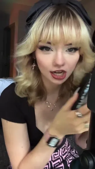 Emmasmyspaceasmr Long Glitter Nails Tease OnlyFans Video Leaked