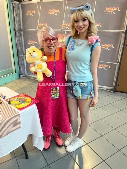 Emmasmyspaceasmr Denim Shorts Pose OnlyFans Photo Leaked