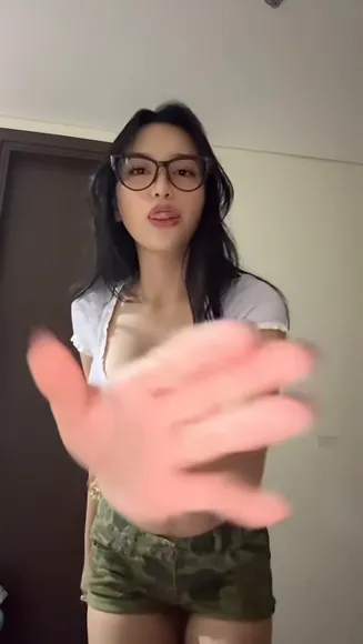Emmavllryn White Crop Top Tease OnlyFans Video Leaked
