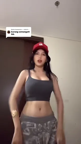 Emmavllryn Crop Top Dance Moves OnlyFans Video Leaked
