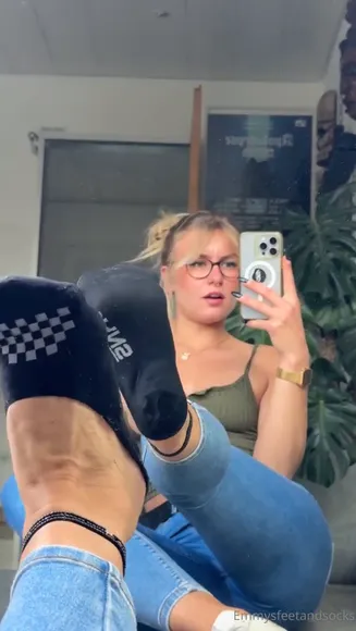 emmyfeetandsocks video thumbnail