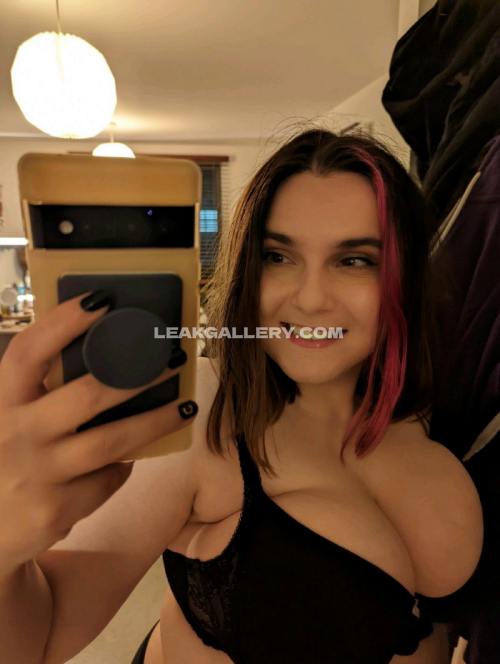 Emstreams Black Bra Selfie Pose OnlyFans Photo Leaked