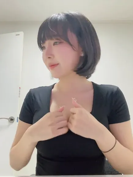 Ero_inkyung Deep Neckline Tease OnlyFans Video Leaked