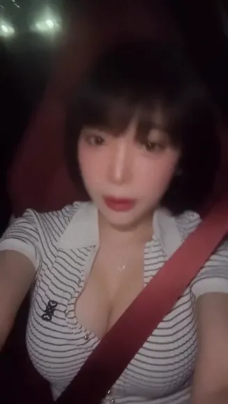 Ero_inkyung Striped Top Cleavage OnlyFans Video Leaked