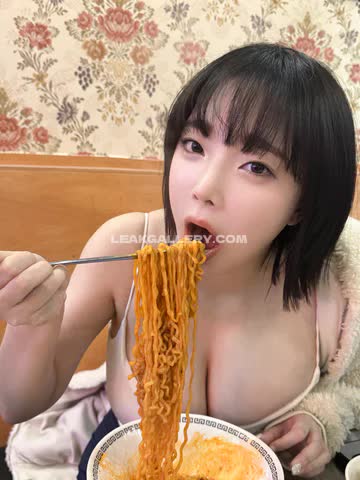 Ero_inkyung Noodle Eating Tease OnlyFans Photo Leaked