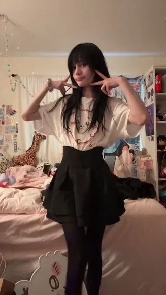 Erohimekaiju Skirt Lift Tease OnlyFans Video Leaked
