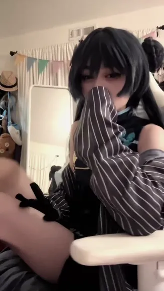 Erohimekaiju Striped Sleeve Tease OnlyFans Video Leaked