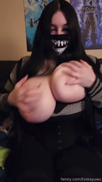 Esskayuwu Massive Tits Squeezing OnlyFans Video Leaked