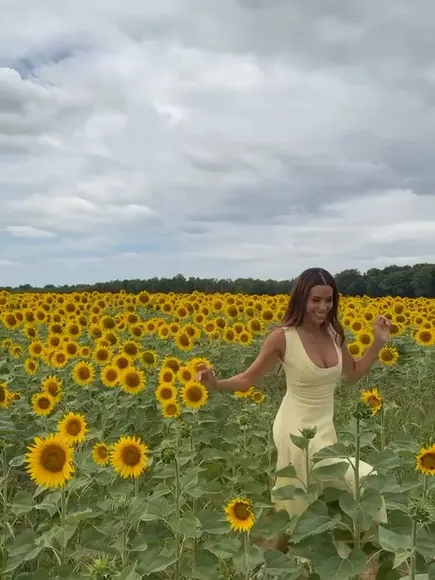 Evalongoria Yellow Dress Sunflower Field OnlyFans Video Leaked