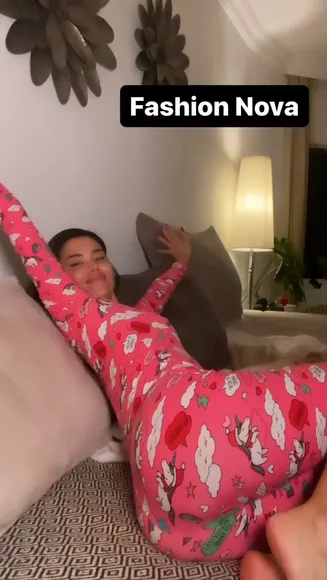 Eva Padlock Pink Pajama Leg Spread OnlyFans Video Leaked