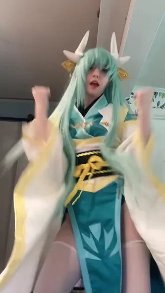 Eveilns Thigh High Stockings Tease OnlyFans Video Leaked