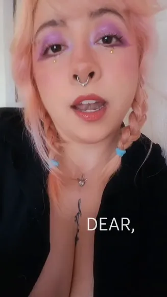 Evy Rosas Deep Cleavage Tease OnlyFans Video Leaked