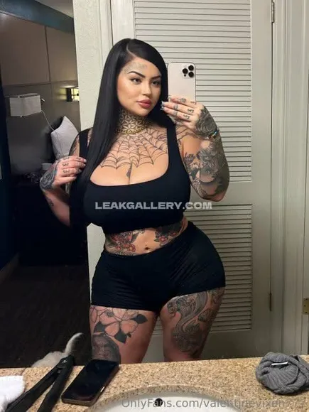 Facetatprincess Tattooed Busty Mirror Selfie OnlyFans Photo Leaked