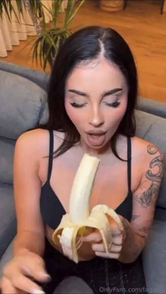 Fagatka Banana Tease With Bra OnlyFans Video Leaked