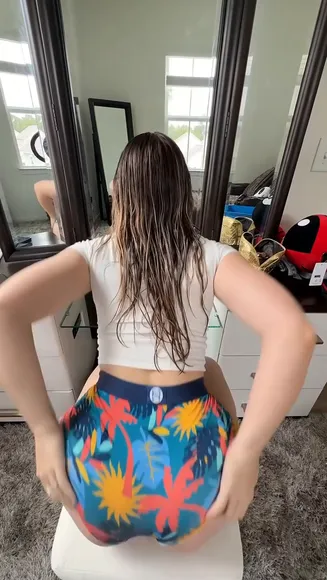 Faiiryquadmother Tropical Shorts Ass Shake OnlyFans Video Leaked