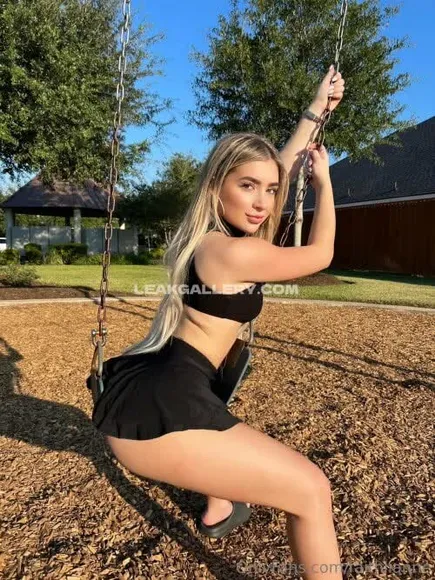 Faithlianne Short Skirt Ass Pose OnlyFans Photo Leaked