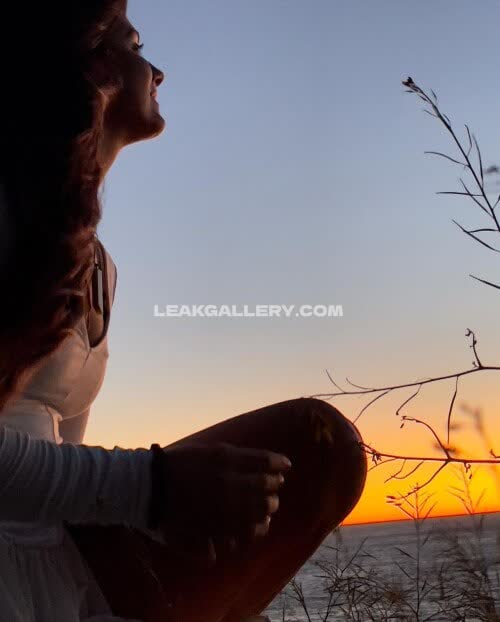 Faith Ordway Silhouette Yoga Pose OnlyFans Photo Leaked