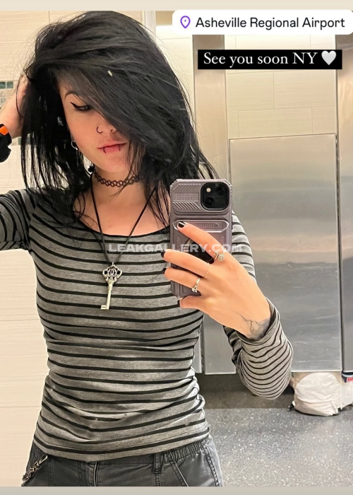 Fanfix Striped Top Selfie Pose OnlyFans Photo Leaked