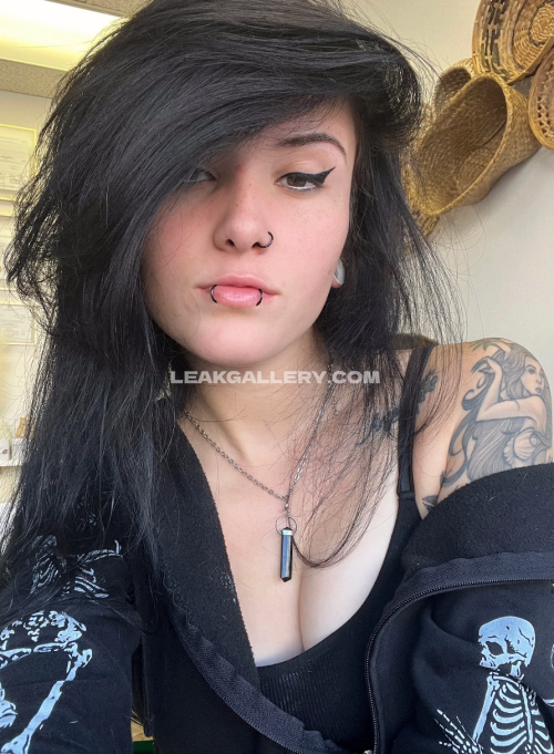 Fanfix Black Top With Skulls OnlyFans Photo Leaked