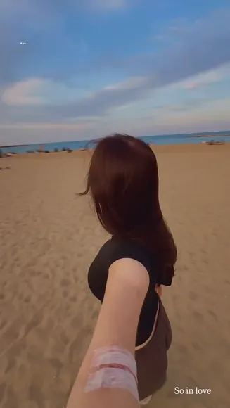 Faye.sxh Black Bodysuit Beach Walk OnlyFans Video Leaked
