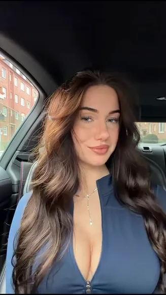 Faye.sxh Deep V-Neck Bodysuit Tease OnlyFans Video Leaked