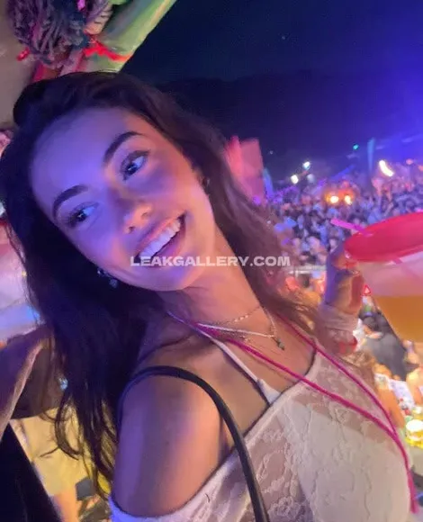 Fayecunningham__ Lace Top At Festival OnlyFans Photo Leaked
