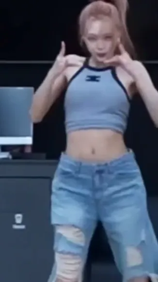 Feelabitshy Ripped Jeans Hip Grind OnlyFans Video Leaked