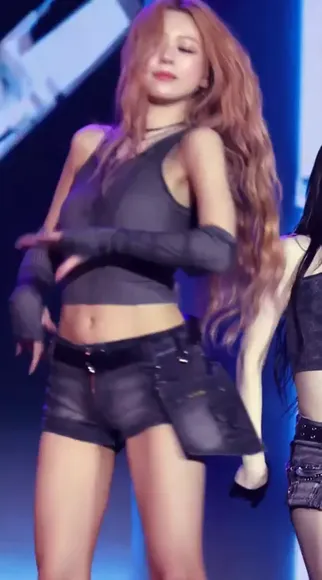 Feelabitshy Shorts And Crop Top Dance OnlyFans Video Leaked