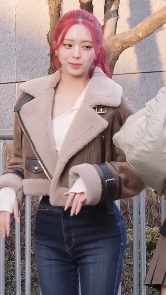 Feelabitshy Cropped Jacket Tease OnlyFans Video Leaked