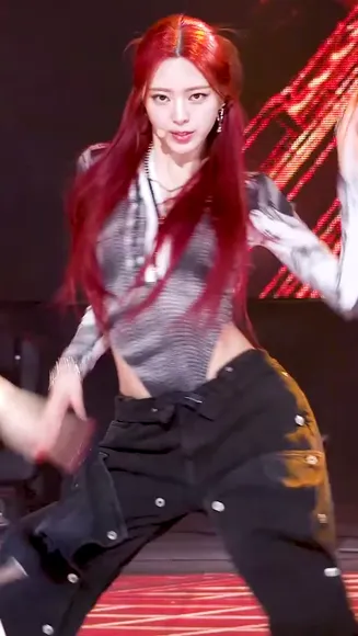 Feelabitshy Midriff Baring Dance Moves OnlyFans Video Leaked