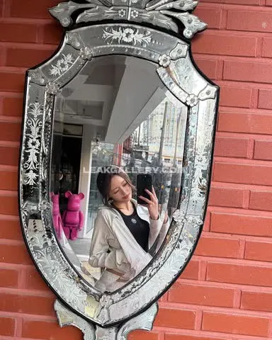 feelabitshy