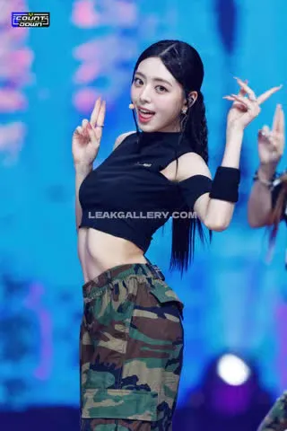 Feelabitshy Crop Top Dance Move OnlyFans Photo Leaked
