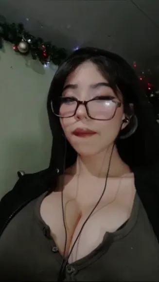 Feitan04_ Deep V-Neck Tease OnlyFans Video Leaked