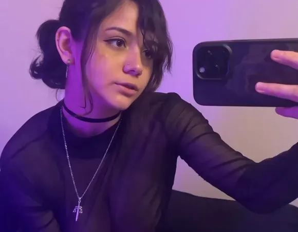 Figgypupz Sheer Top Selfie Pose OnlyFans Video Leaked