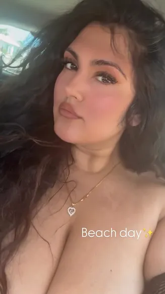 Finemf2x Low-Cut Top Tease OnlyFans Video Leaked