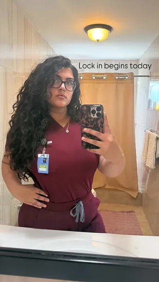 Finemf2x Maroon Scrubs Selfie OnlyFans Video Leaked