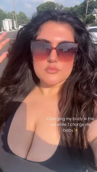 Finemf2x Low-Cut Top Tease OnlyFans Video Leaked