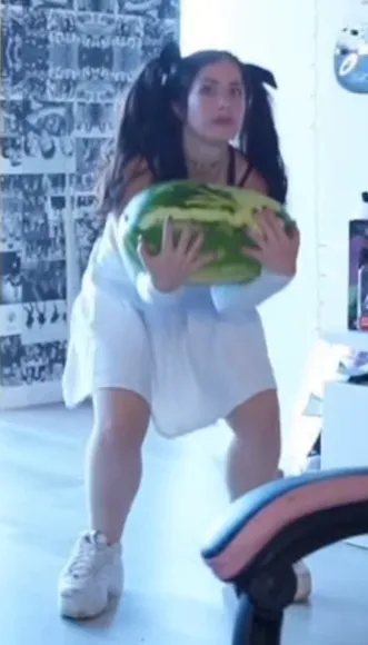 Fishtankdotlive Watermelon Squat Tease OnlyFans Video Leaked
