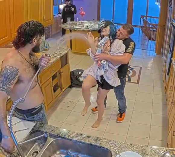 Fishtankdotlive Wet Shirt Tease OnlyFans Video Leaked