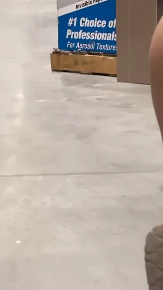 Flashing_public Bare Ass Kneeling OnlyFans Video Leaked