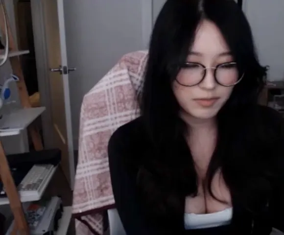 Floaroma White Bra Tease OnlyFans Video Leaked