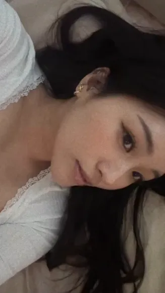 Floaroma Lace Trim Top Tease OnlyFans Video Leaked