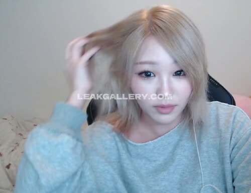 Floaroma / Aikuros Exclusive Leaked Nude OnlyFans #14542841