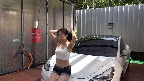 Flowerbbang White Bra Denim Shorts OnlyFans Video Leaked
