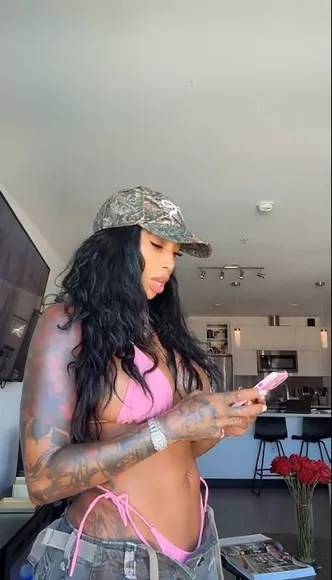 Flyyytattedsky Pink Bikini Top Tease OnlyFans Video Leaked
