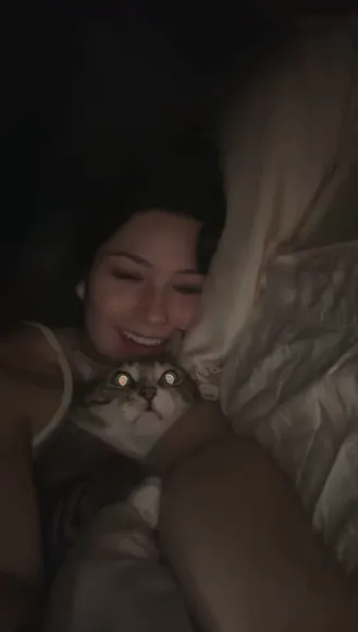 Fooya Cuddling Cat In Bed OnlyFans Video Leaked